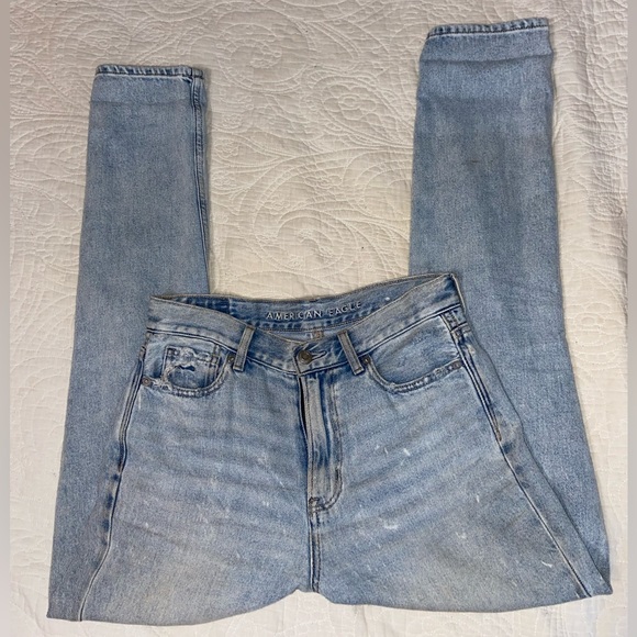 AE Light Wash Mom Jeans - Picture 7 of 7